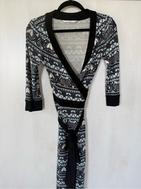 Diane Von Furstenberg Dresses & Skirts - Diane Von Furstenberg Black and Light Blue Patterned Wrap Midi Dress
